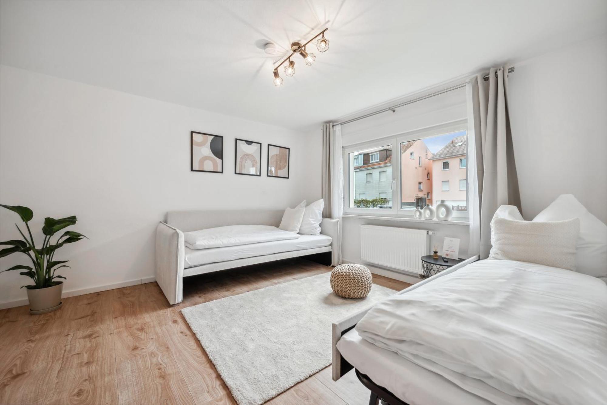 Malu Rooms - Ruhige Lage, Erdgeschoss, Smarttv, Netflix, 24H Checkin, Ludwigsburg Ngoại thất bức ảnh